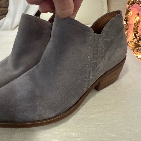 Lucky brand Fionan suede Titanium colored heeled booties size 7 - Picture 9 of 9